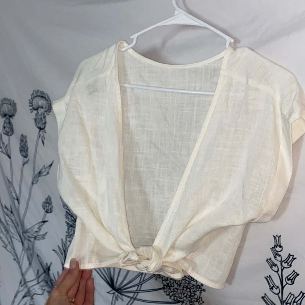 Size 4 cropped cream tie top